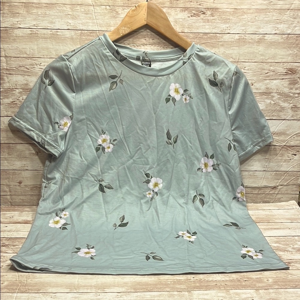 Emery Rose Floral Print Women's Top - Soft Green with White Flower XS